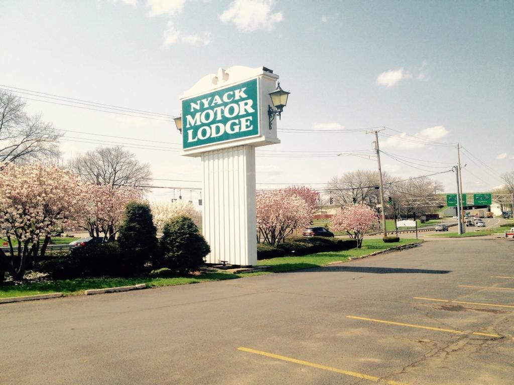 Tappan Zee Hotel West Nyack Bagian luar foto