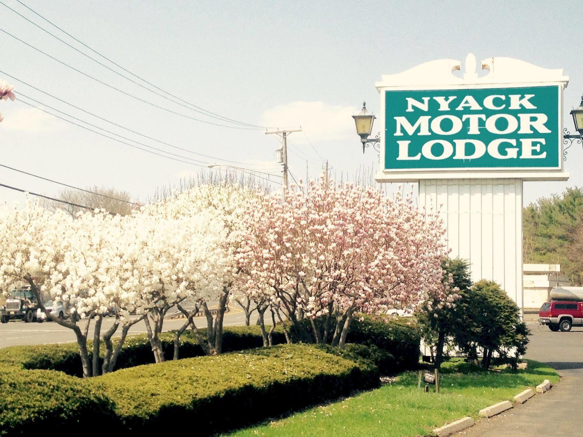 Tappan Zee Hotel West Nyack Bagian luar foto