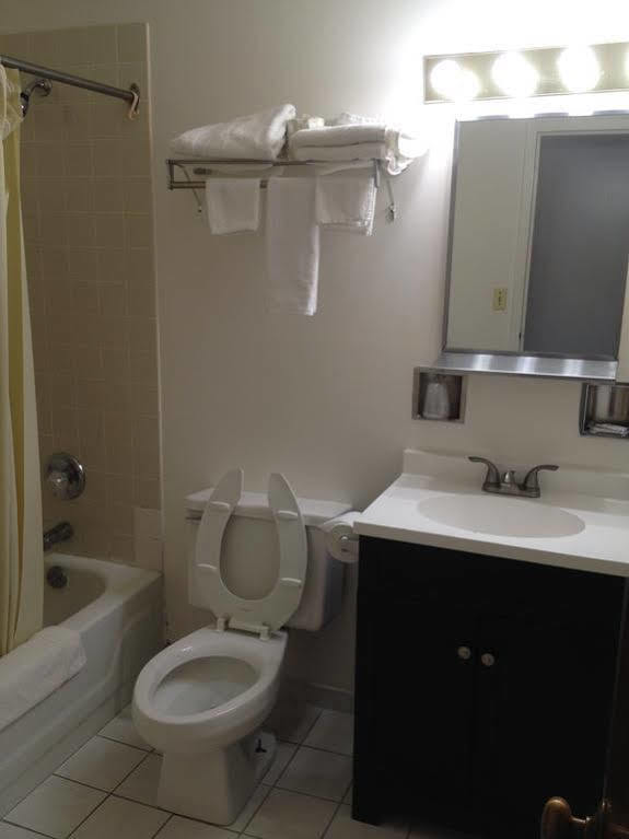 Tappan Zee Hotel West Nyack Bagian luar foto