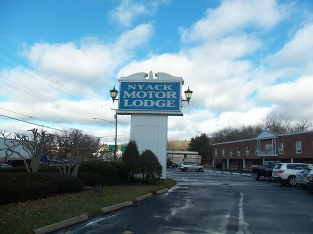 Tappan Zee Hotel West Nyack Bagian luar foto